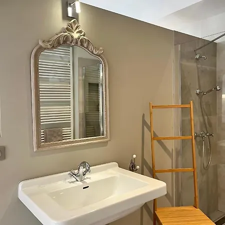 La Cour Carree - D'hotes فندق مبيت وإفطار 3*