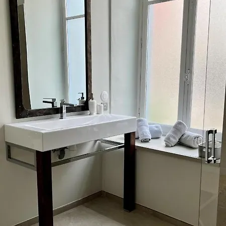 فندق مبيت وإفطار La Cour Carree - D'hotes قرقشونه