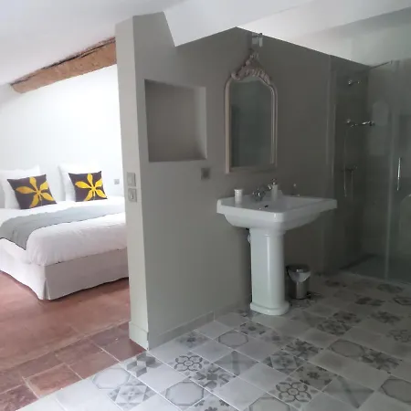 فندق مبيت وإفطار La Cour Carree - D'hotes قرقشونه